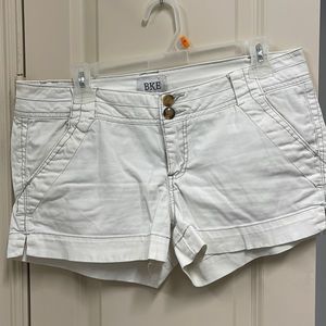 White shorts Buckle brand
